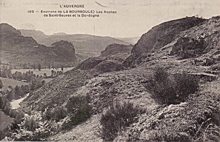 Les roches de Saint-Sauves et la Dordogne 