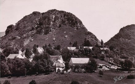 Vue récente du rocher de Châteauneuf