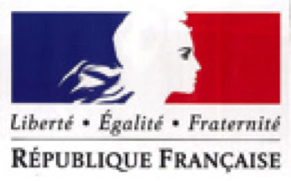 Drapeau tricolore bleu, blanc, rouge avec un profil de visage en blanc, texte "Liberté, Égalité, Fraternité" et "République Française" en dessous.