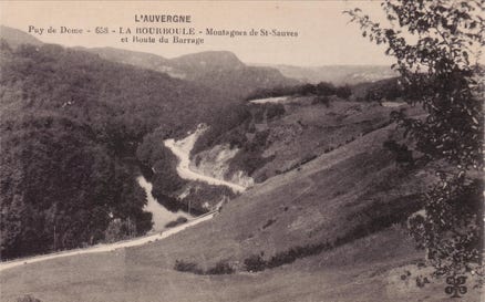 Montagnes de Saint-Sauves et route du barrage 