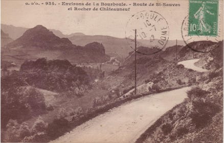 Route de Saint-Sauves et rocher de Châteauneuf 