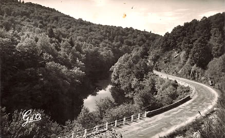 Lac du barrage - route de Saint-Sauves