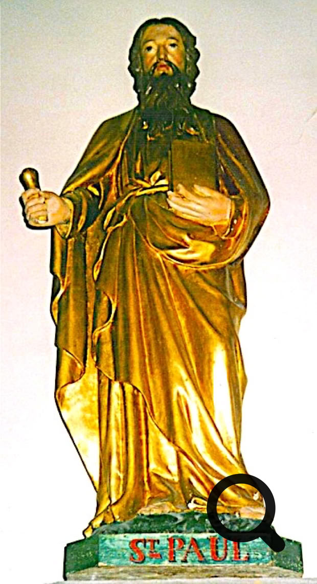 Statue dorée d'une figure barbu tenant un livre et une épée, avec l'inscription "ST PAUL" à la base.