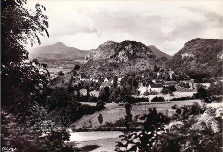 Vue récente du rocher de Châteauneuf