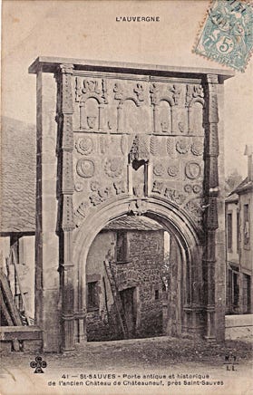 Porte antique et historique de l'ancien château de Châteauneuf 